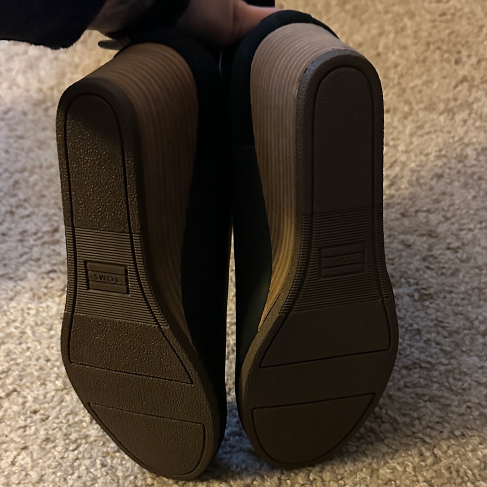 Toms Kelsey Black Ankle Wedge Booties - Picture 6 of 6